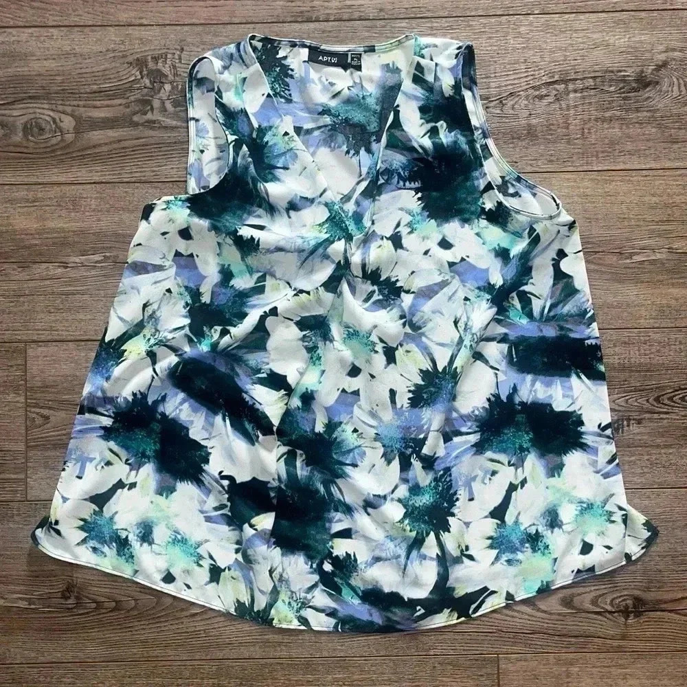 Apt. 9 floral top
